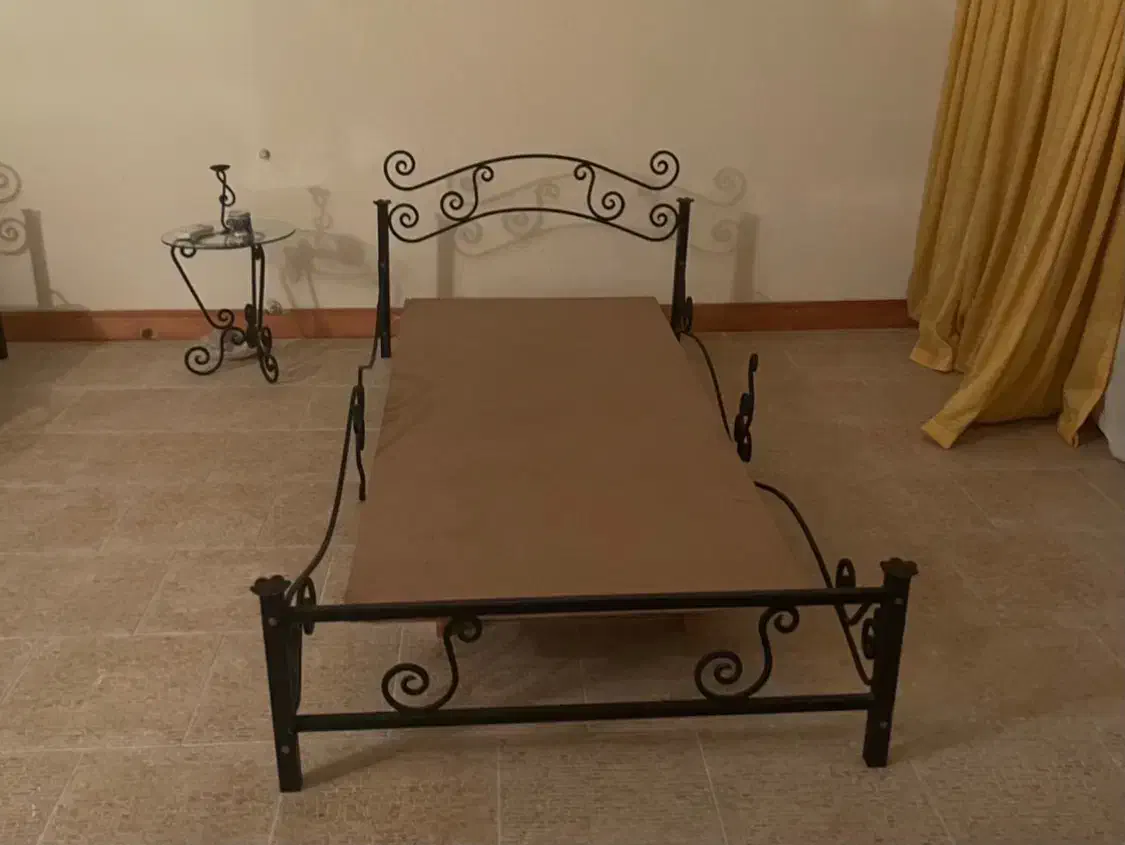 تختخواب فرفورژه با کفی چوبی|تخت و سرویس خواب|فریدون‌کنار, |دیوار