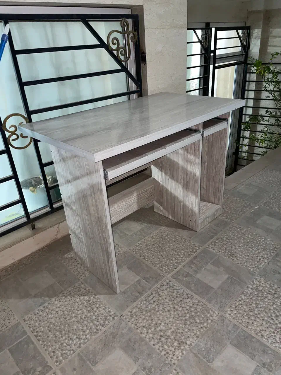 میز کامپیوتر وتحریر ریلی بسیار تمیز|میز تحریر و کامپیوتر|یزد, |دیوار