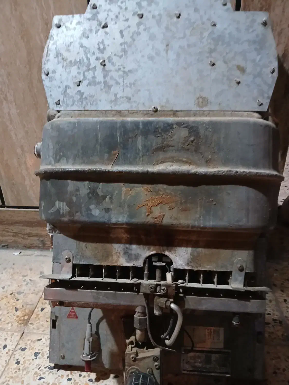 آبگرمکن گازی دیواری مخزنی|آبگرمکن، پکیج، شوفاژ|رامشیر, |دیوار