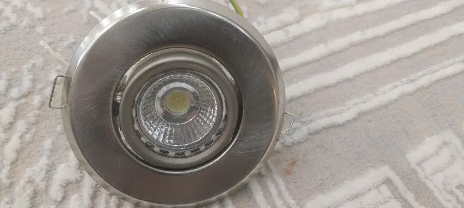 لامپ هالوژن با فریم فلزی|لامپ و چراغ|قم, شاه سید علی|دیوار