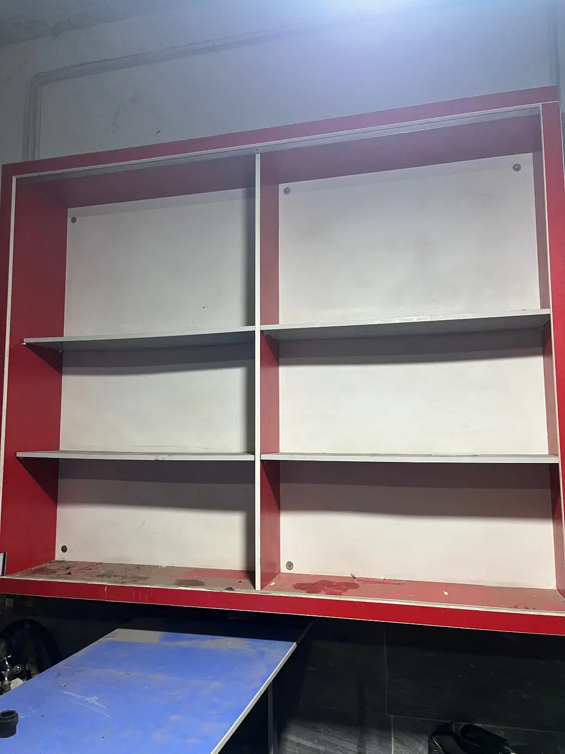 قفسه و میز و ویترین|فروشگاه و مغازه|میانه, |دیوار