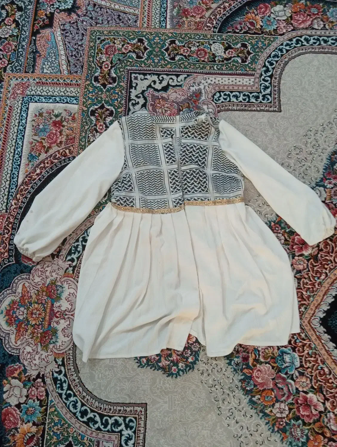 لباس در حد نو|لباس|بروجرد, |دیوار