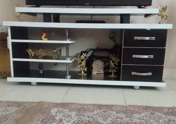 مبل پنج نفره .میز عسلی.میز تلویزیون سه تا باهم|مبلمان خانگی و میز عسلی|محمدیه-قزوین, |دیوار