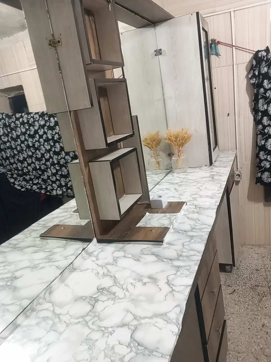 میز آرایشگاه|آرایشگاه و سالنهای زیبایی|مهران (ایلام), |دیوار