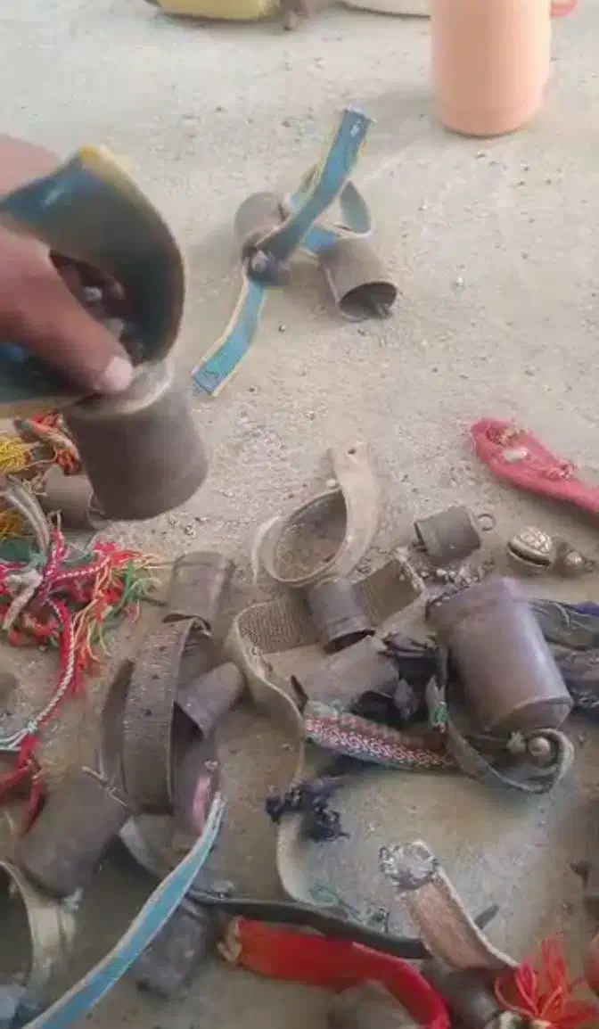 انواع زنگول قدیمی|کلکسیون اشیاء عتیقه|بابا حیدر, |دیوار