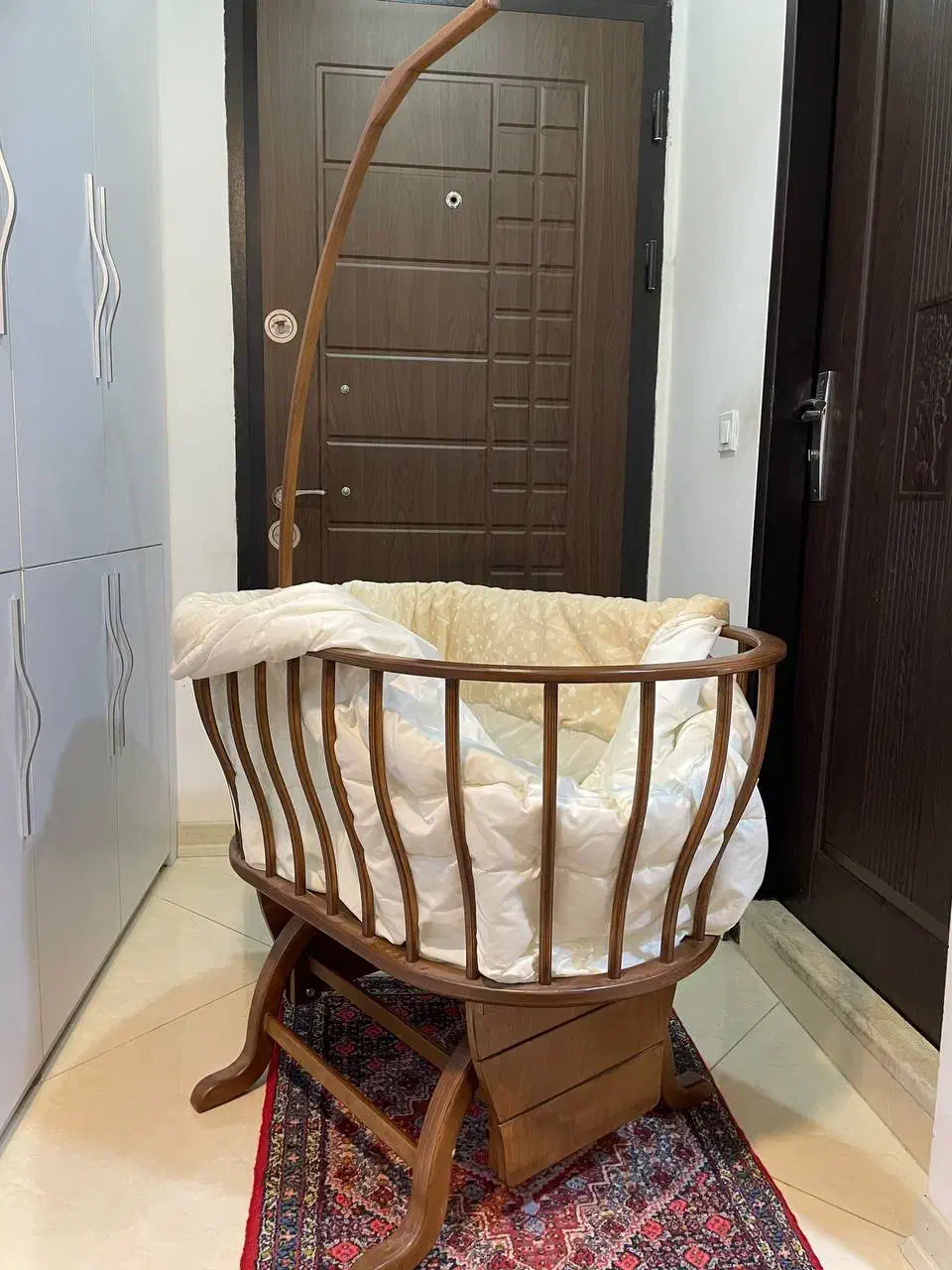 گهواره چوبی نوزاد|تخت و صندلی بچه|سنندج, |دیوار