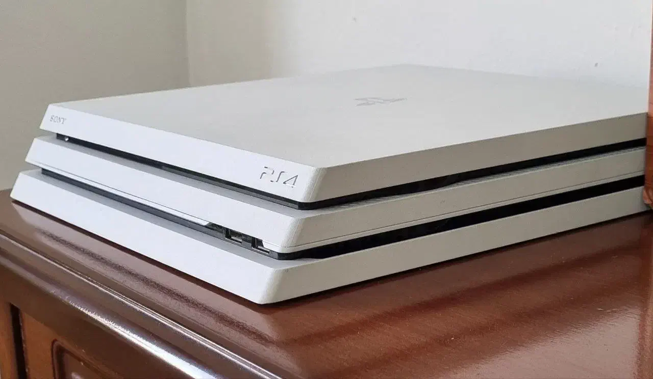 ps4pro سفید صدفی کپیخور+فولبازی+هدفون و کیف|کنسول، بازی ویدئویی و آنلاین|تهران, اکباتان|دیوار