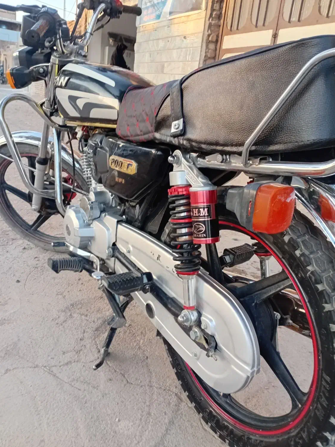 موتور۲۰۰لیفان مدل ۱۴۰۳درحد خشک همه لوازم آکبند|موتورسیکلت|درمیان, |دیوار