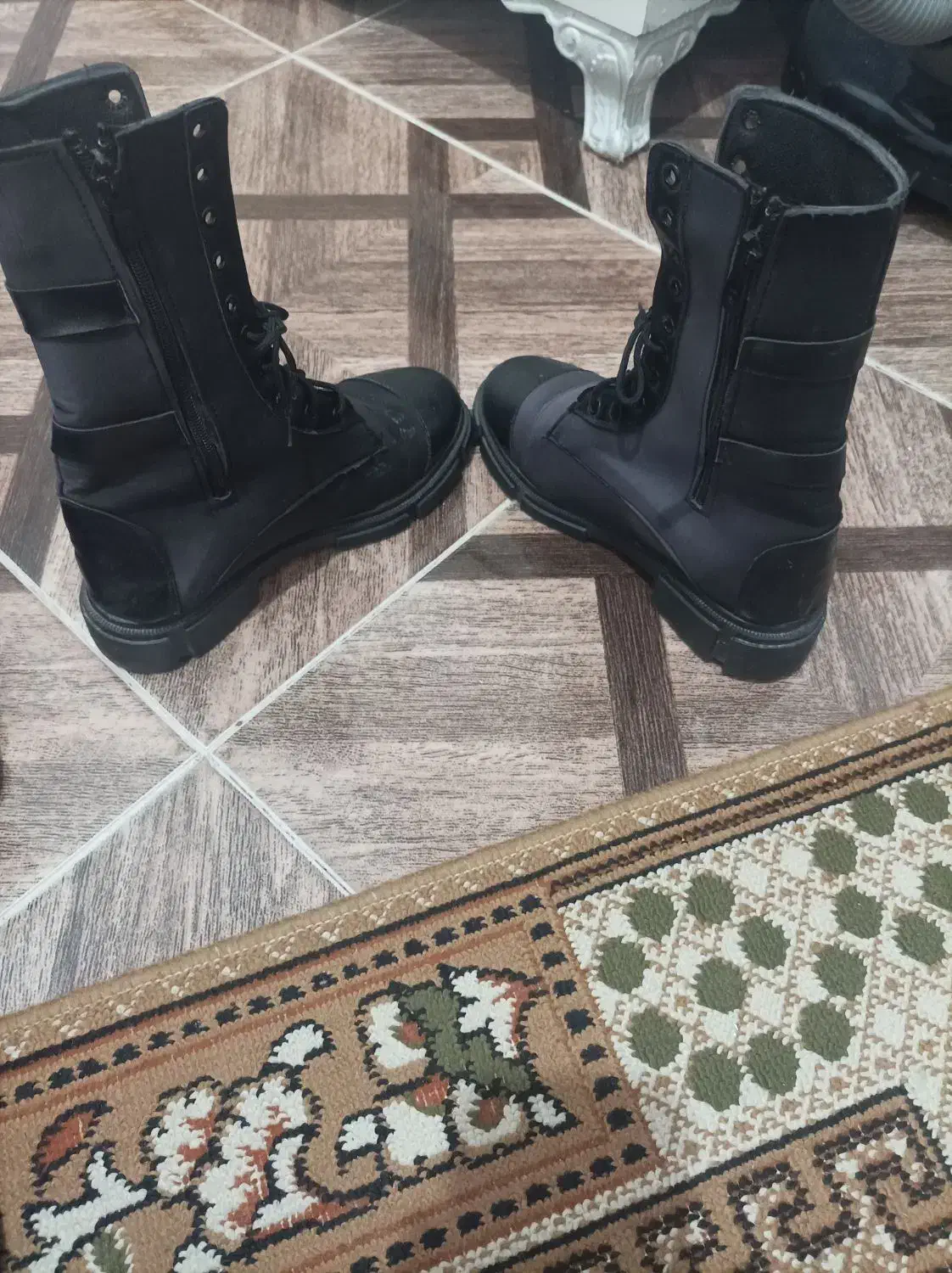 پوتین|کیف، کفش، کمربند|ملک‌آباد, |دیوار