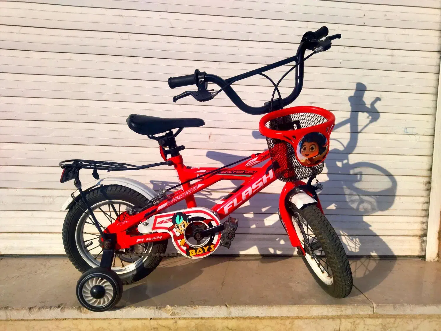 دوچرخه 12 شیک لوکس در حد نو مناسب کادو و هدیه|دوچرخه، اسکیت، اسکوتر|اصفهان, شهرک امام خمینی|دیوار