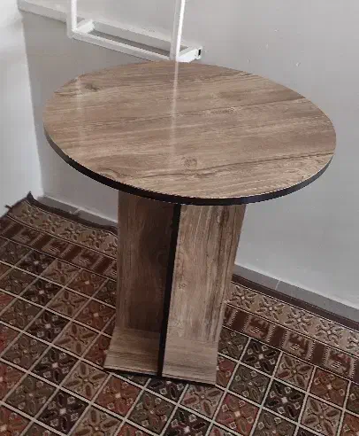 میز گرد چوبی نو|مبلمان خانگی و میز عسلی|صحنه, |دیوار