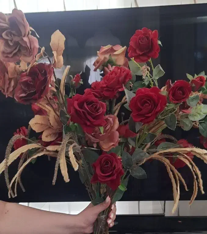 دسته گل های رز|گل مصنوعی|میانه, |دیوار