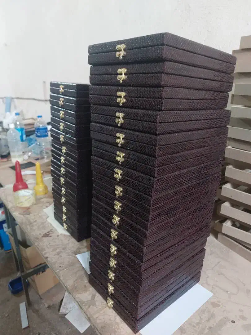 تولیدکننده انواع جعبه جیر چوبی چرمی|صنایع دستی و سایر لوازم تزئینی|ری, بی‌بی شهر بانو|دیوار