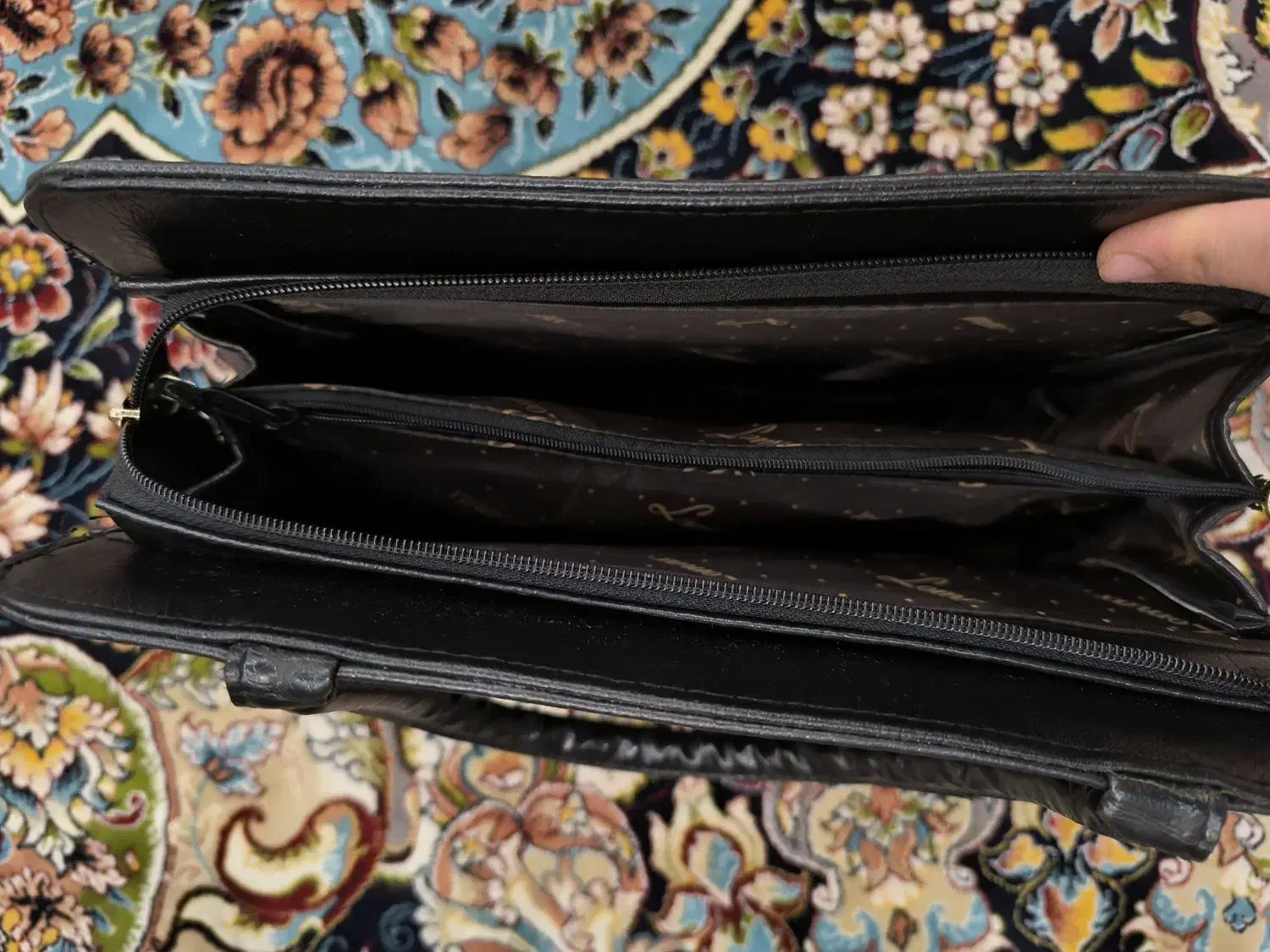 کیف|کیف، کفش، کمربند|دورود, |دیوار