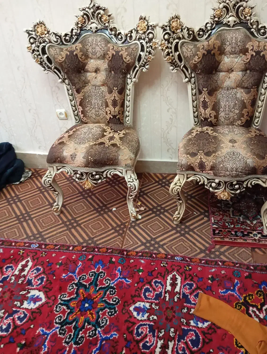 مبل سلطنتی آنتیک و تعدادی لوازم دیگه|کلکسیون اشیاء عتیقه|اهر, |دیوار