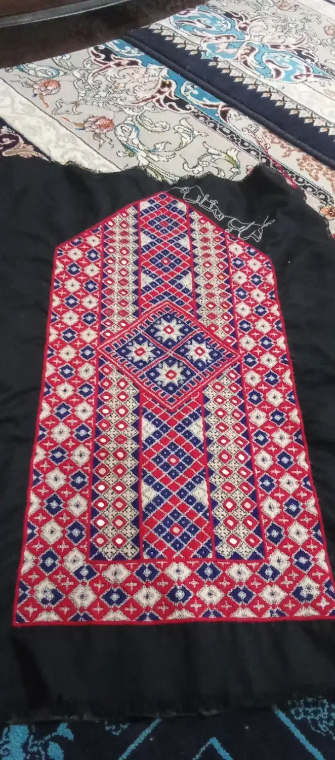 زیاستین|لباس|کورین, |دیوار