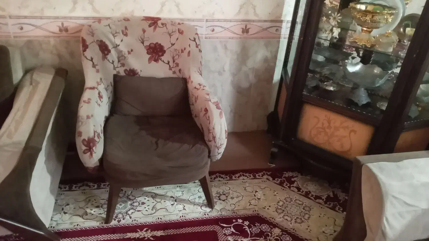 مبل راحتی ۷ نفره در حد نو همراه با میز عسلی هاش|مبلمان خانگی و میز عسلی|شیروان (خراسان), |دیوار