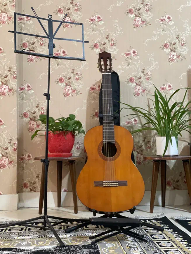 یاماها c 40 اصل اندونزی درحد نو فقط با تمام وسایل|گیتار، بیس، امپلیفایر|تهران, تهرانپارس شرقی|دیوار