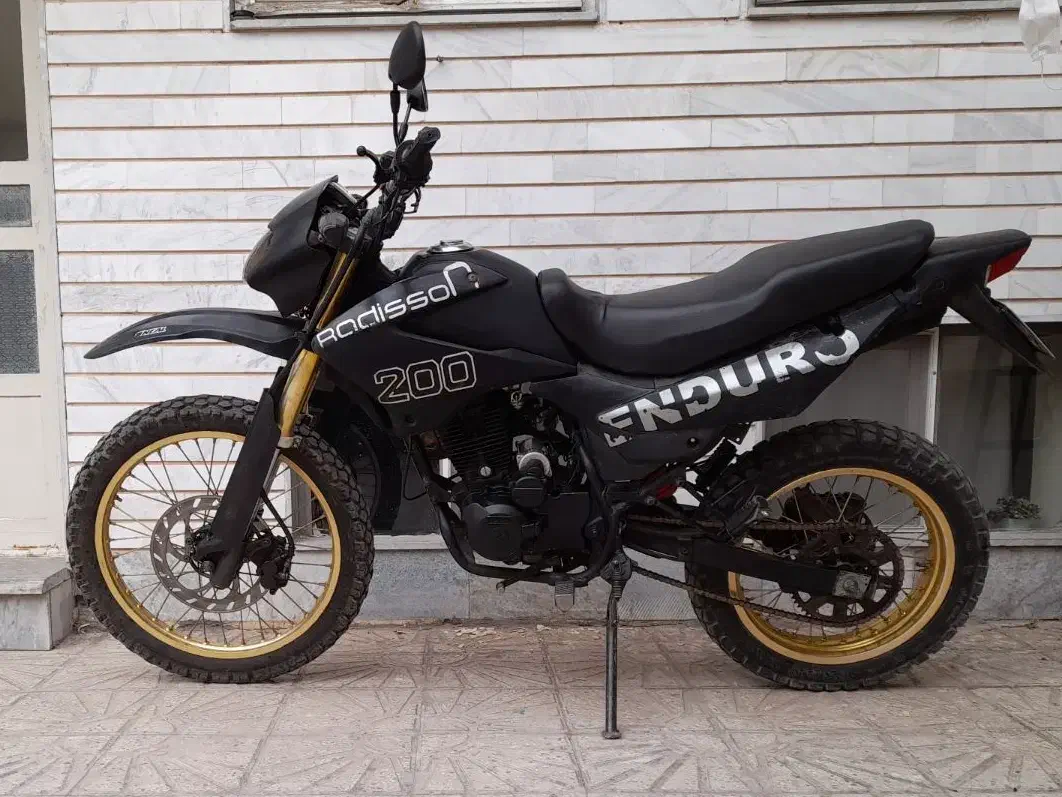 تریل رادیسون ۲۰۰|موتورسیکلت|میانه, |دیوار