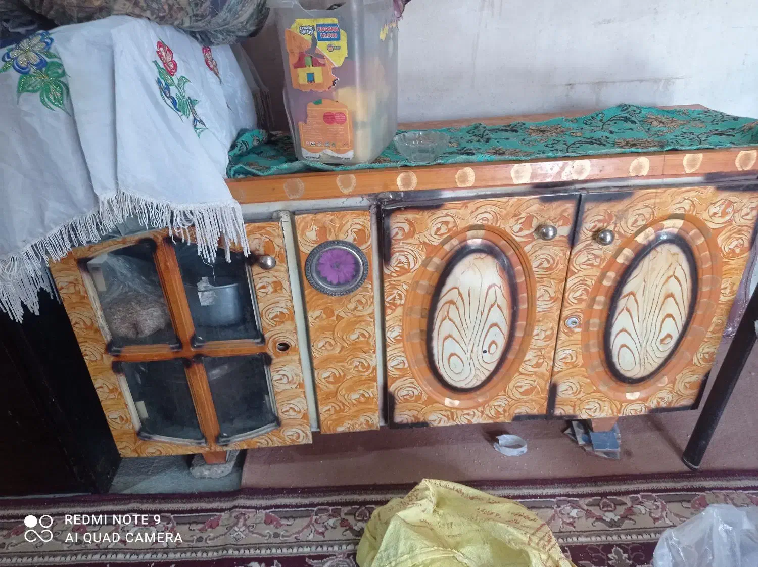 یه کمد فلزی یک تکه و سه چراغ دو عالی نصب یع اطرا|جاکفشی، کمد، دراور|زاهدان, |دیوار