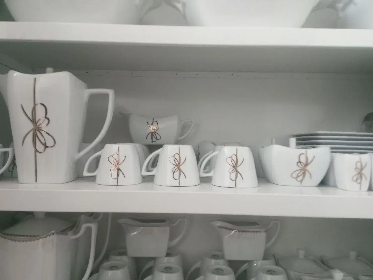 سرویس چینی ۱۸ نفره|ظروف سرو و پذیرایی|گرگان, |دیوار