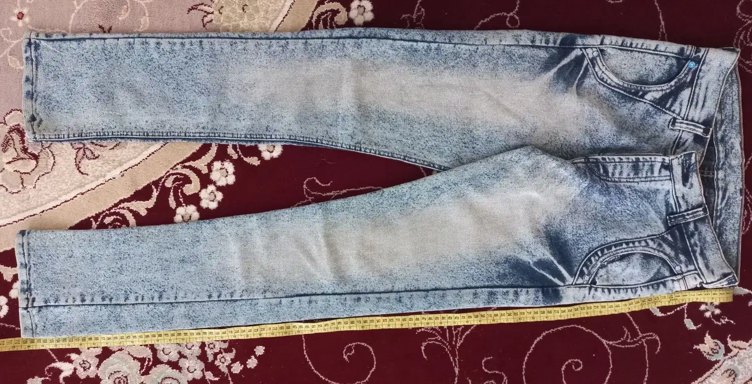 شلوارلی|لباس|قم, وادی السلام|دیوار