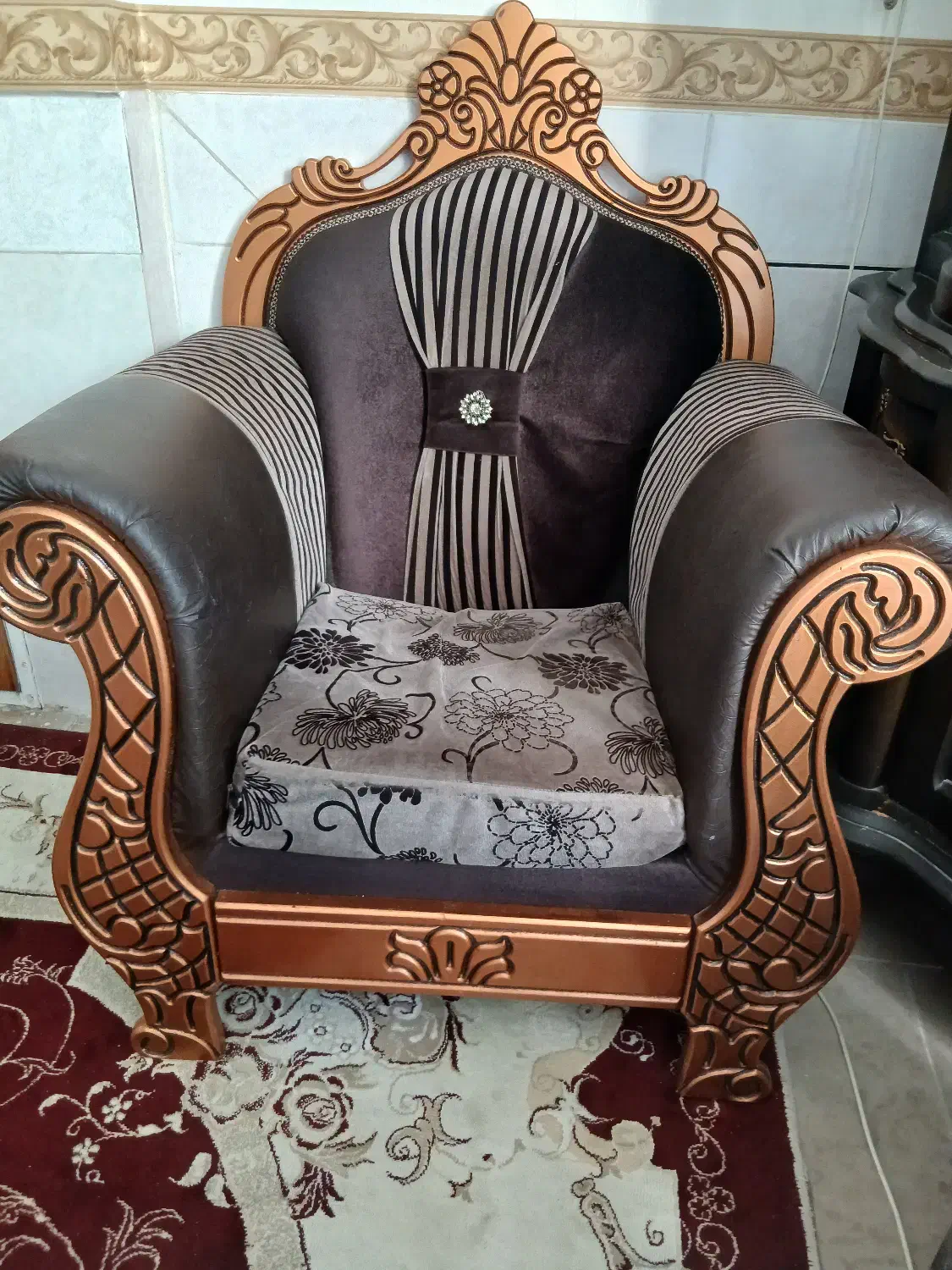 مبل هفت نفره همراه جلومبلی وعسلی|مبلمان خانگی و میز عسلی|لنجان, |دیوار