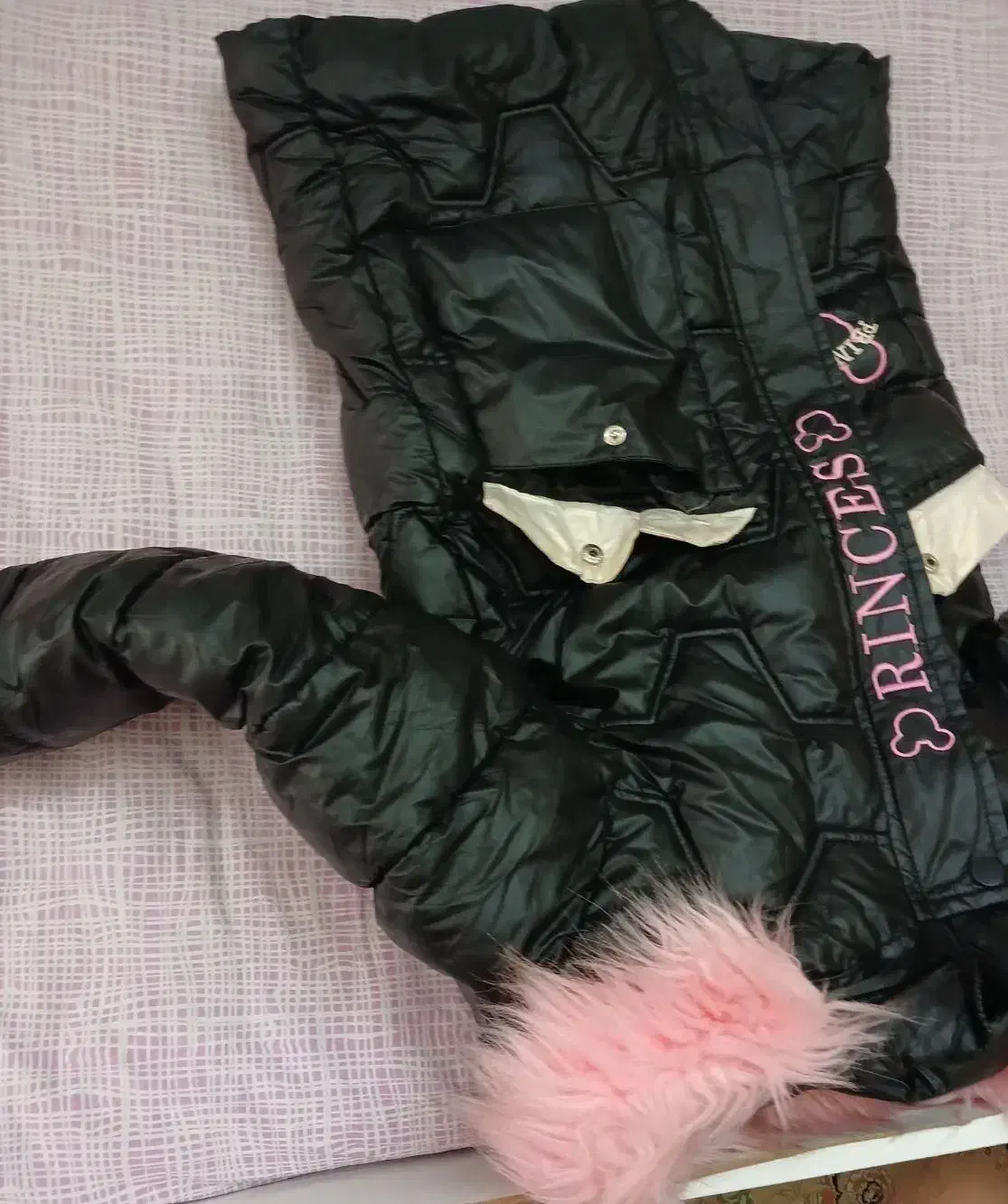 کاپشن|کفش و لباس بچه|فردیس, فردیس|دیوار