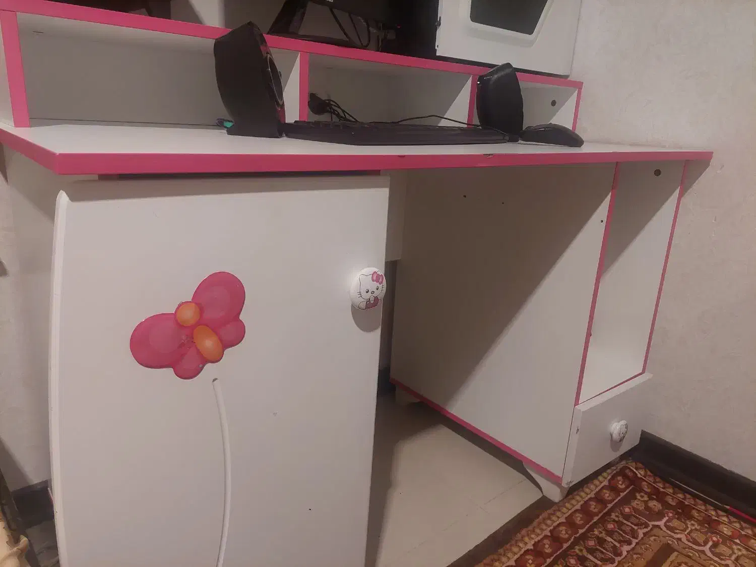 میز کار|میز تحریر و کامپیوتر|پردیس, فاز ۲|دیوار