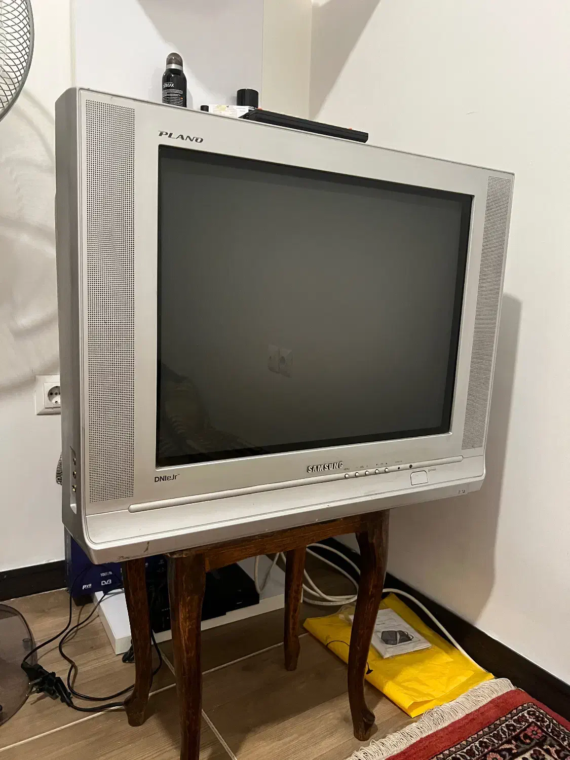 تلویزیون در حد نو|تلویزیون و پروژکتور|همدان, |دیوار