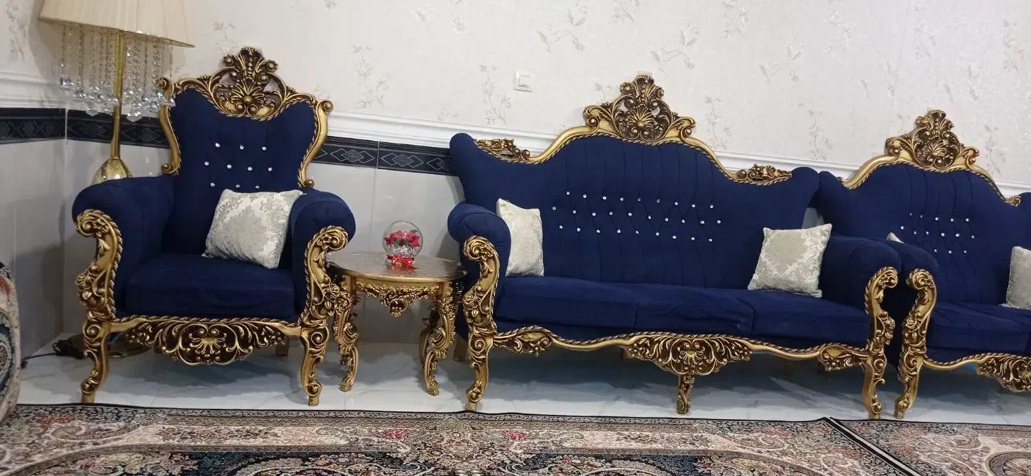 مبلمان سلطنتی و سه عدد عسلی|مبلمان خانگی و میز عسلی|سنندج, |دیوار