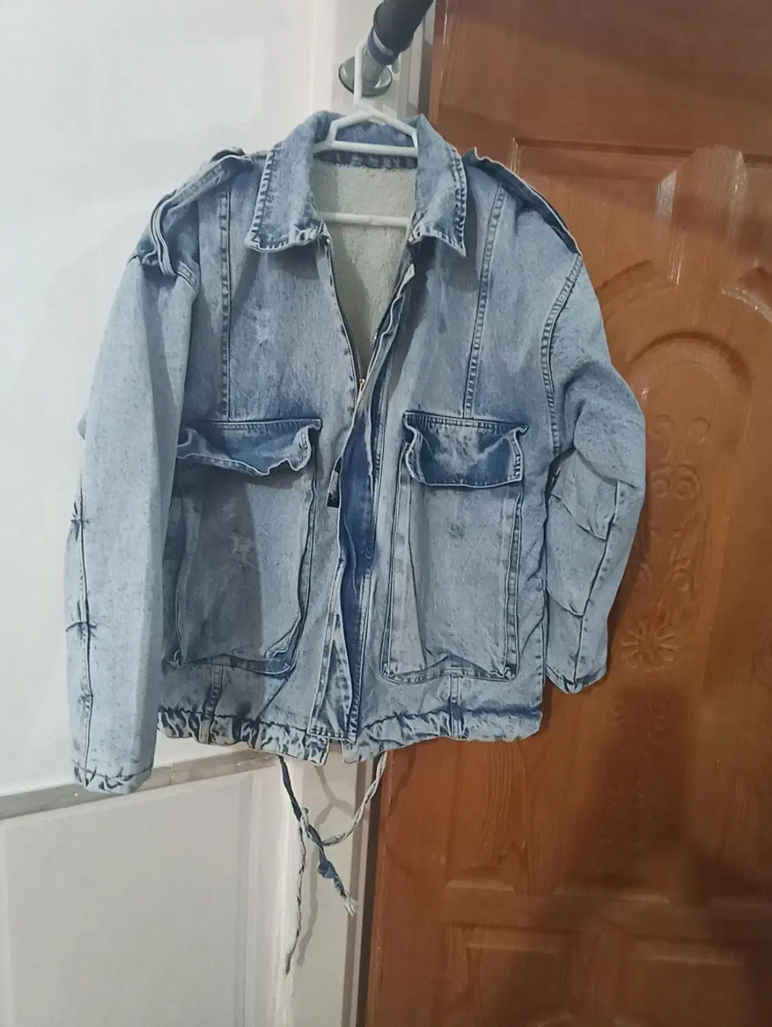 کاپشن لی|لباس|قم, ولیعصر|دیوار