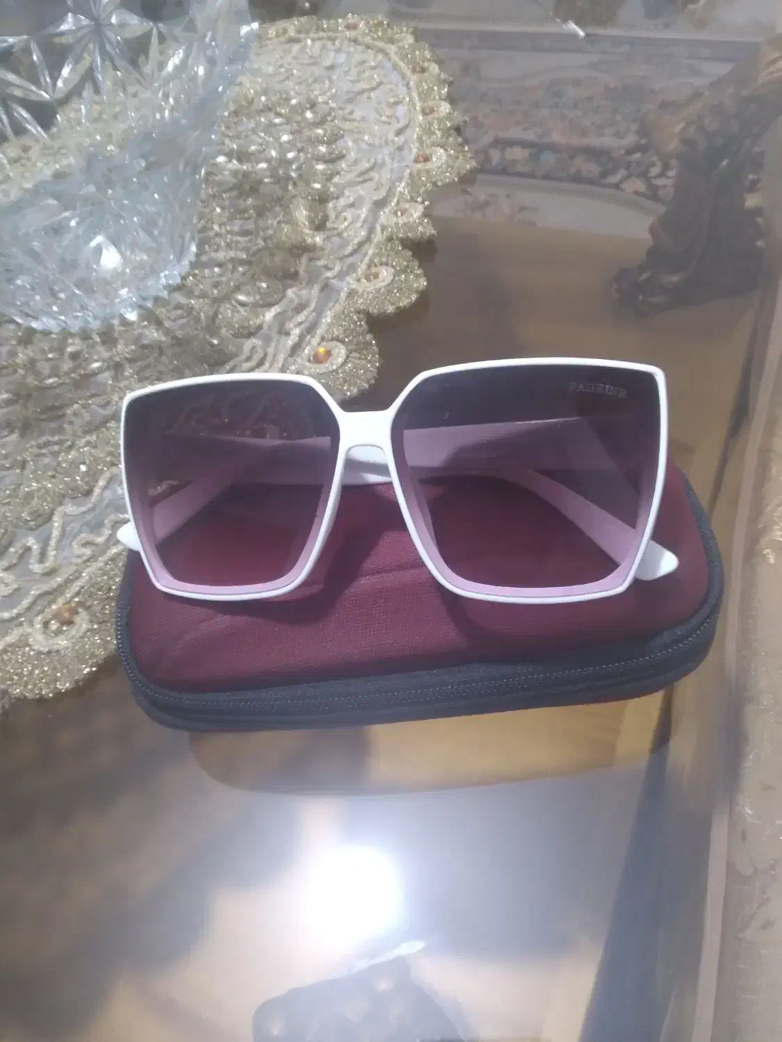 عینک آفتابی سفید نو|زیورآلات و اکسسوری|پرند, فاز ۶|دیوار