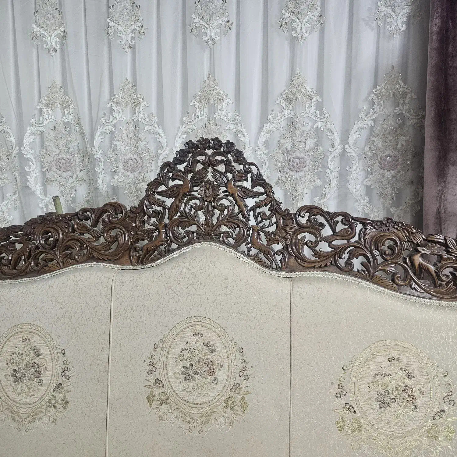 مبل سلطنتی ۹ نفره ومیز ناهار خوری ۸ نفره|مبلمان خانگی و میز عسلی|اصفهان, بهارستان (مخابرات)|دیوار