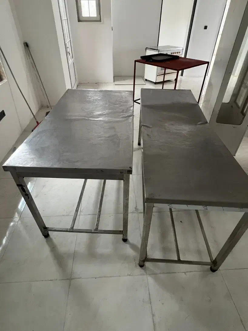 2 عدد میز استیل کارکرده|کافی‌شاپ و رستوران|بندر انزلی, استادیوم|دیوار