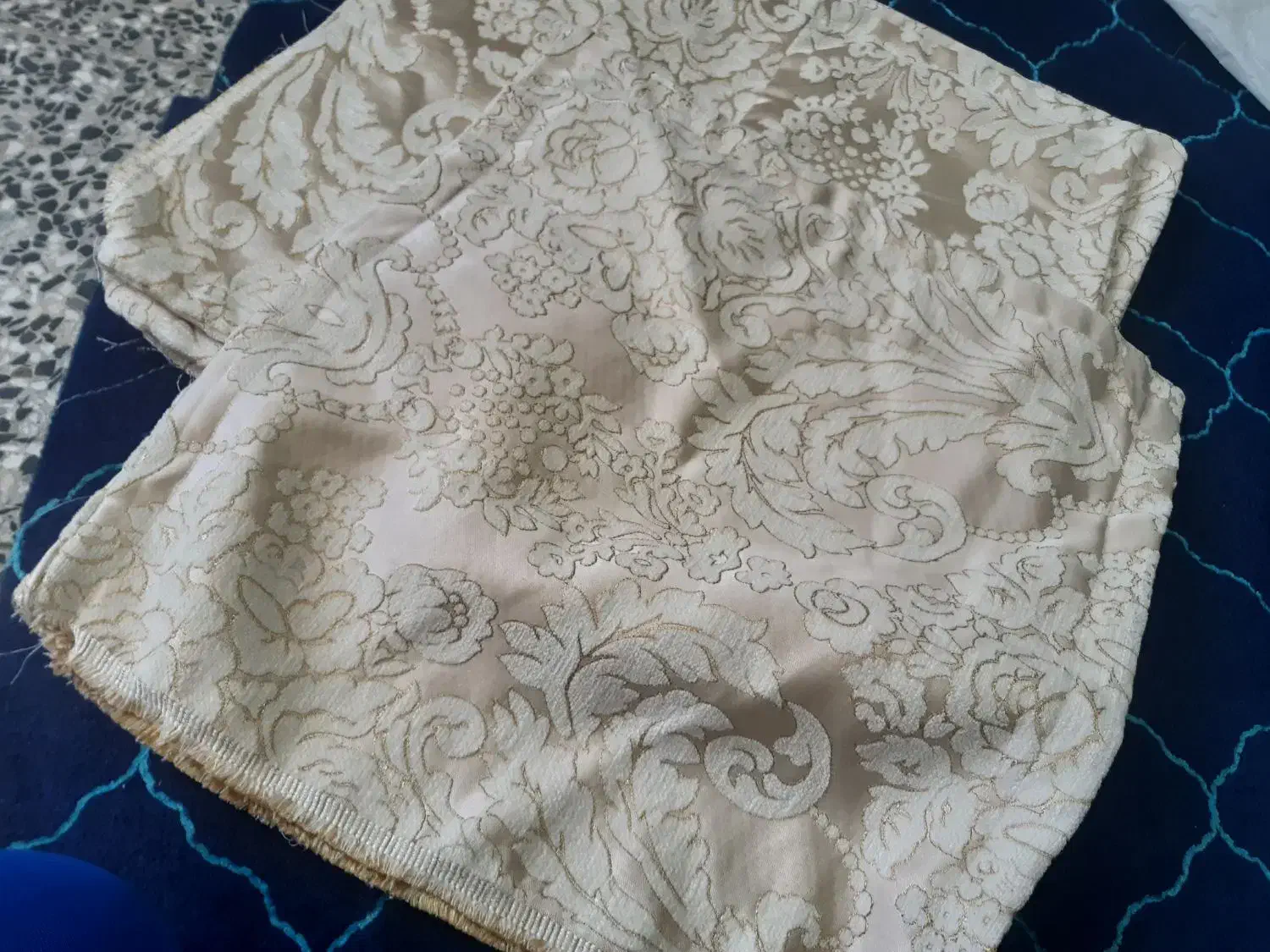 روپشتی مخمل|پشتی|الیگودرز, |دیوار