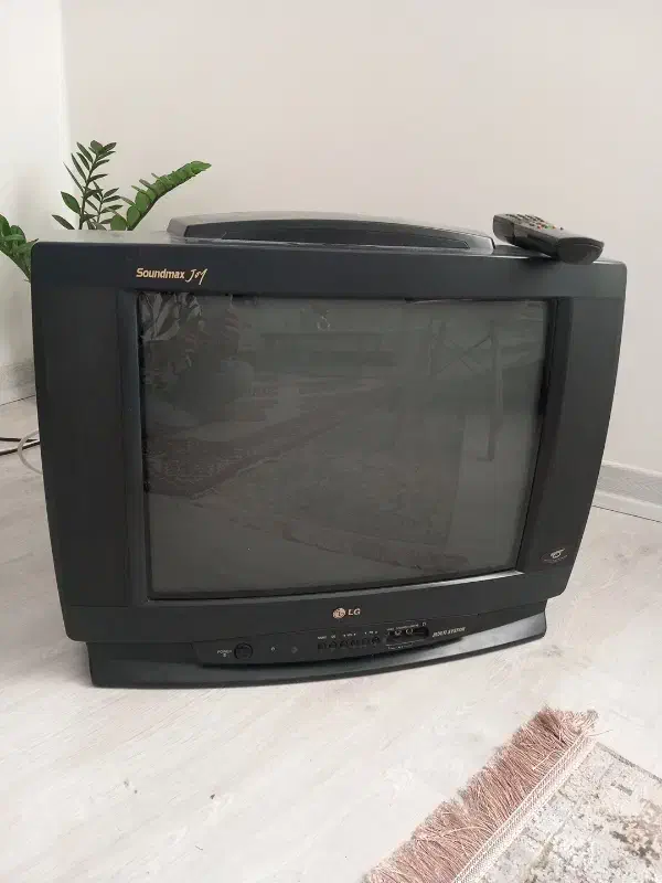 تلوزیون ال جی ۲۱ اینچ سالم|تلویزیون و پروژکتور|همدان, |دیوار