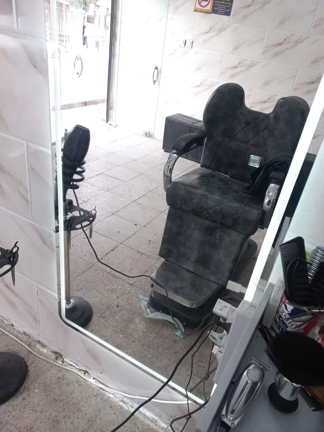 آینه سرشور وصندلی فوری با تخفیف|آرایشگاه و سالن‌های زیبایی|کبودرآهنگ, |دیوار