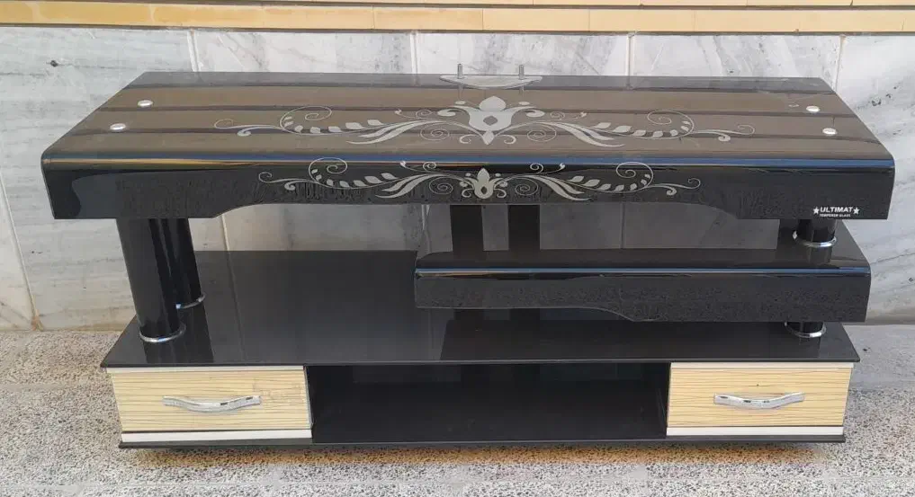 میز تلویزیون کارکرده  سالم وتمیز|میز تلویزیون|شهرضا, |دیوار