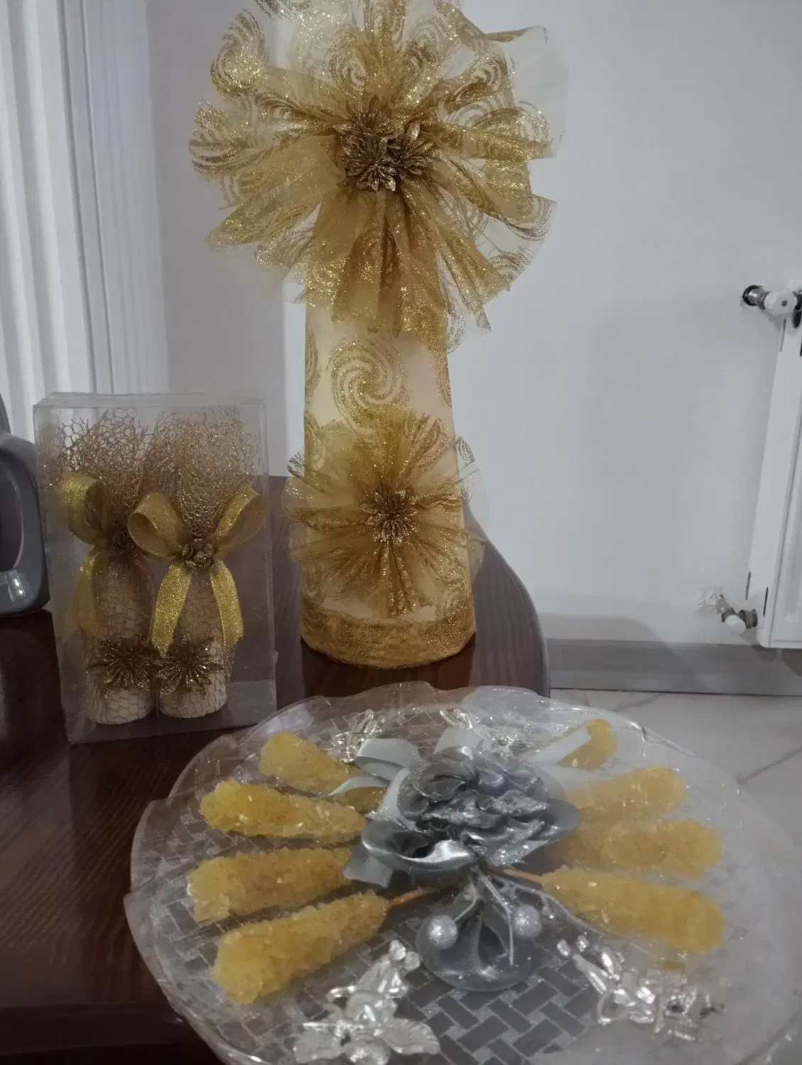 سبدگل و قندونبات|گل مصنوعی|تویسرکان, |دیوار