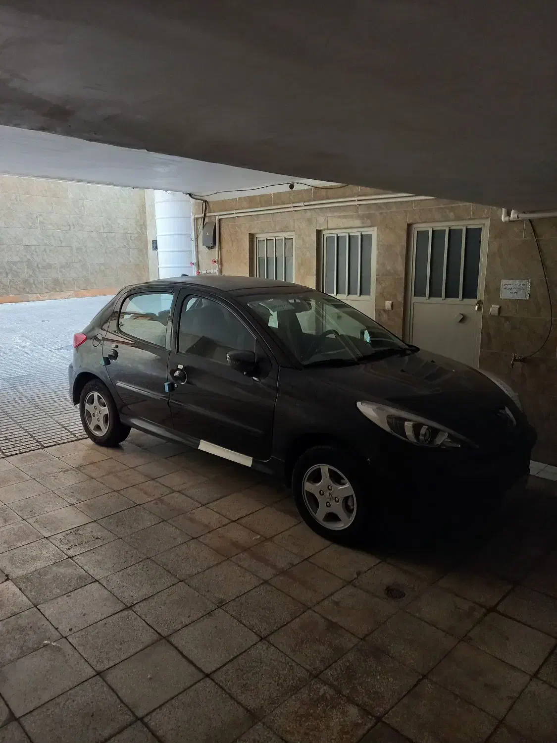 پژو ۲۰۷  مشکی صفراتومات  سقف شیشه ای ارتقا یافته|خودرو سواری و وانت|تهران, سلیمانی|دیوار