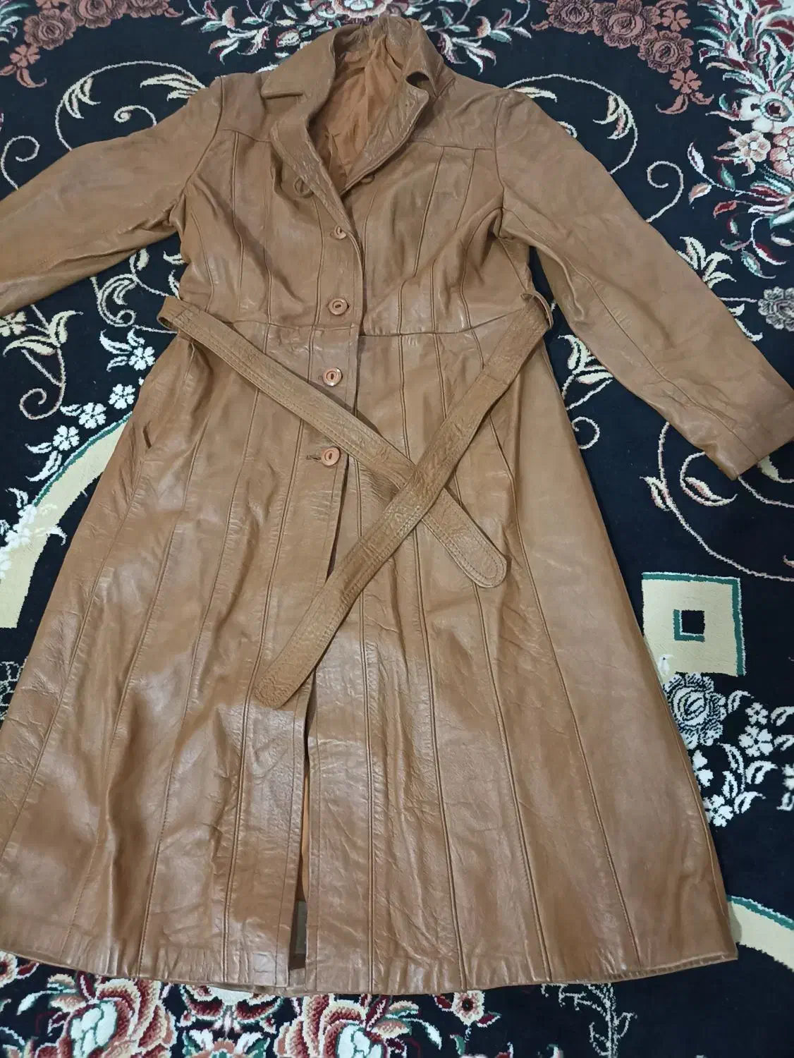 پالتو چرم|لباس|زابل, |دیوار