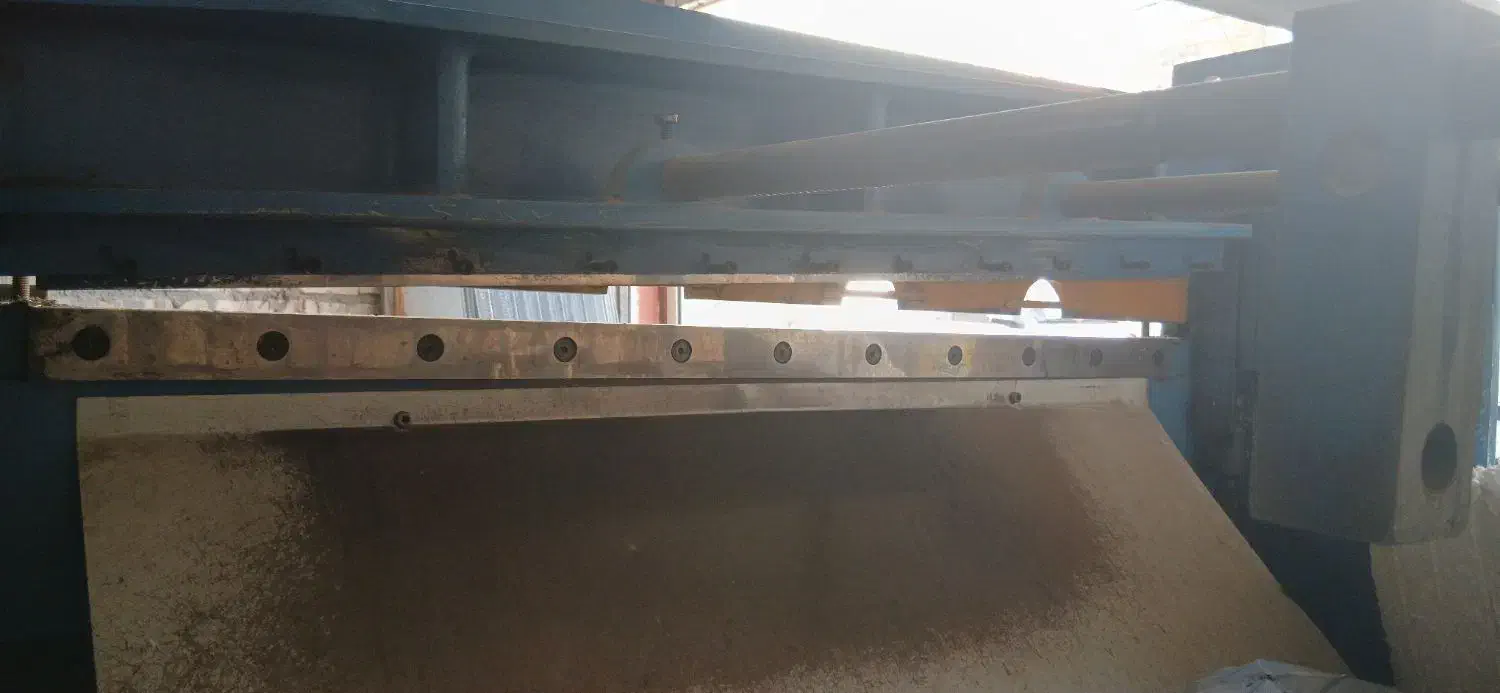 باسلام یک عدد گیوتین 2میل 120 سانت سالم و پر قدرت|ماشین‌آلات صنعتی|قم, محمد آباد|دیوار