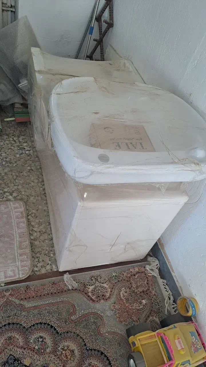 یک عدد سرشور آرایشگاهی+دو عدد صندلی آرایشگاهی|آرایشگاه و سالن‌های زیبایی|گنبد کاووس, |دیوار