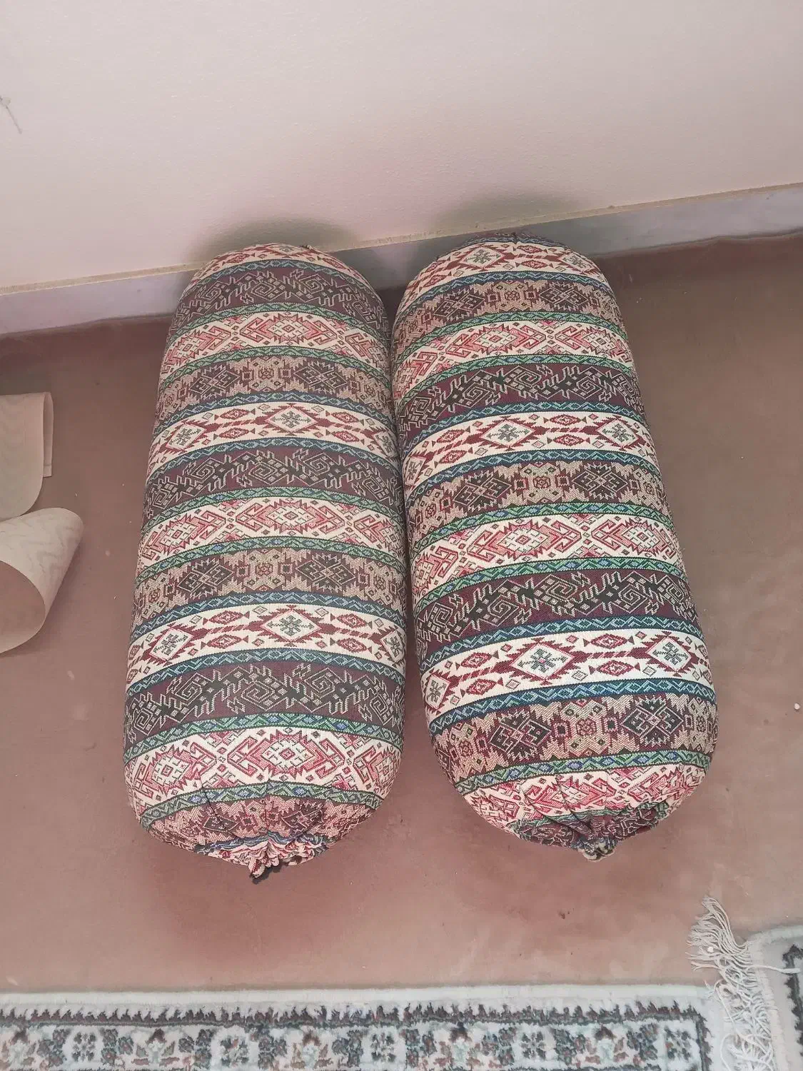 پشتی لوله ایی با روکش جاجیم|پشتی|شاهین‌شهر, شهرک هشت بهشت|دیوار