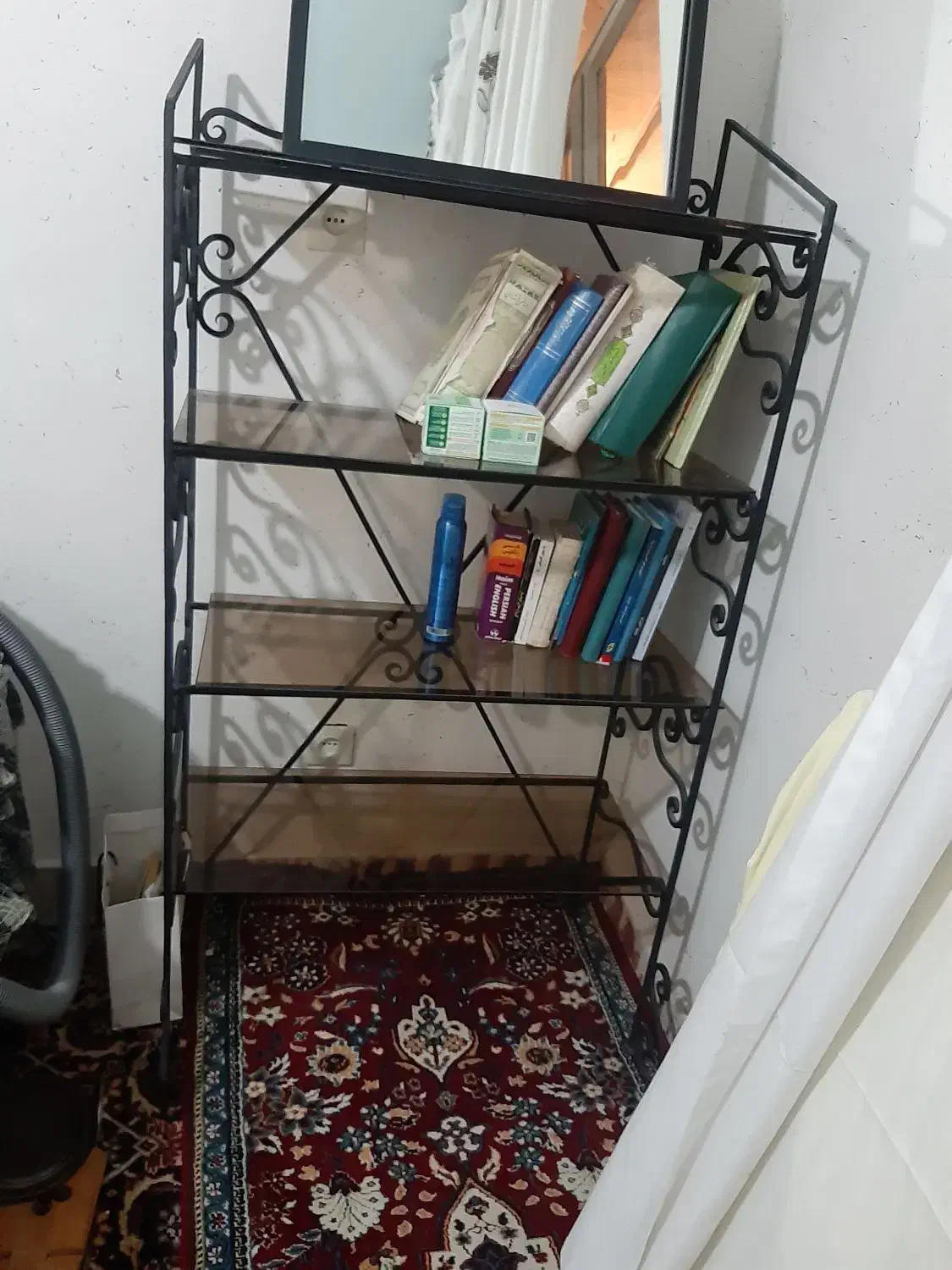 کتابخانه فرفورژه به همراه آئینه و کنسول|کتابخانه، شلف، قفسه‌های دیواری|لوشان, |دیوار