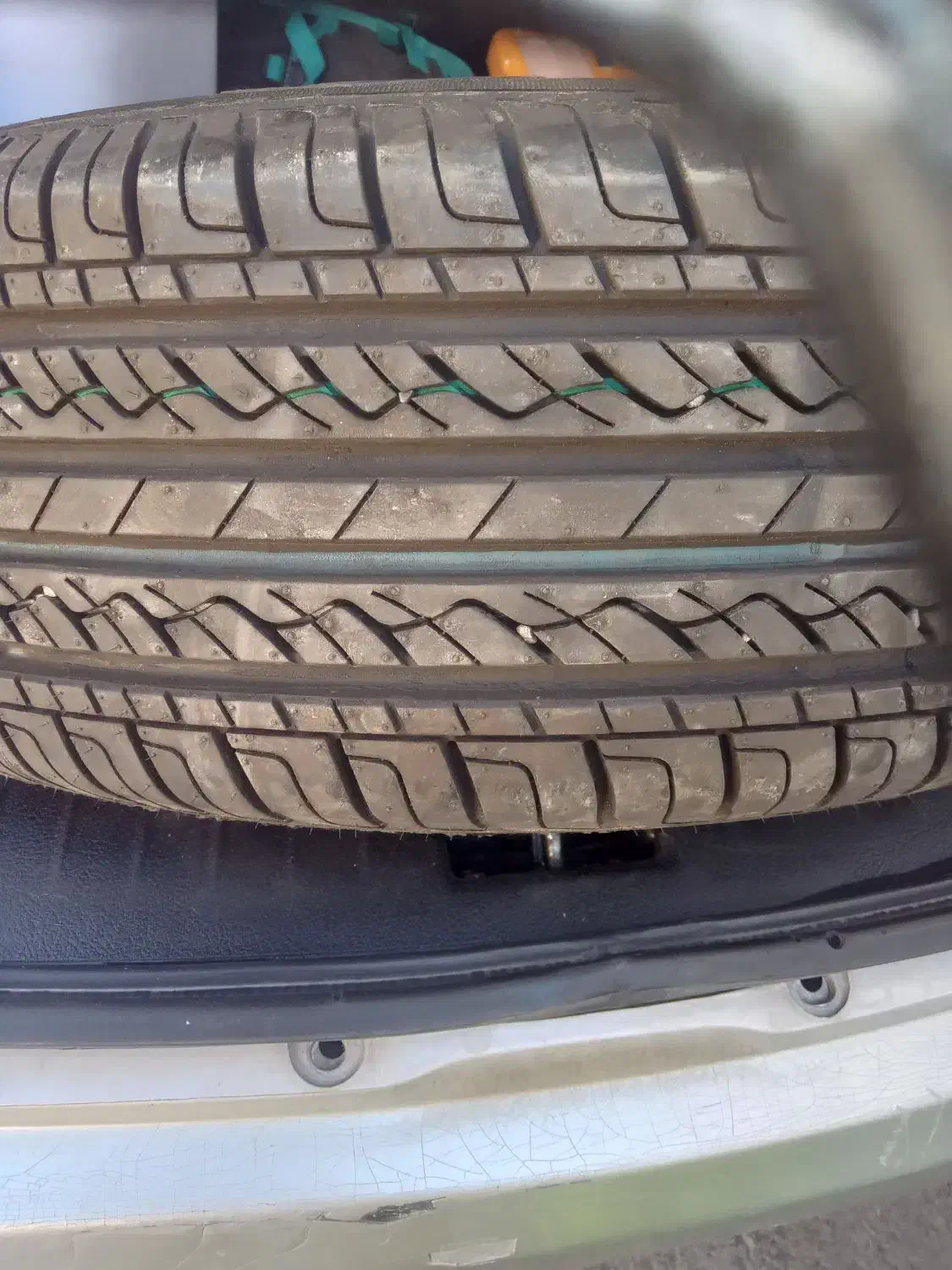 لاستیک با رینگ بسیار سالم|قطعات یدکی و لوازم جانبی|نسیم‌شهر, |دیوار