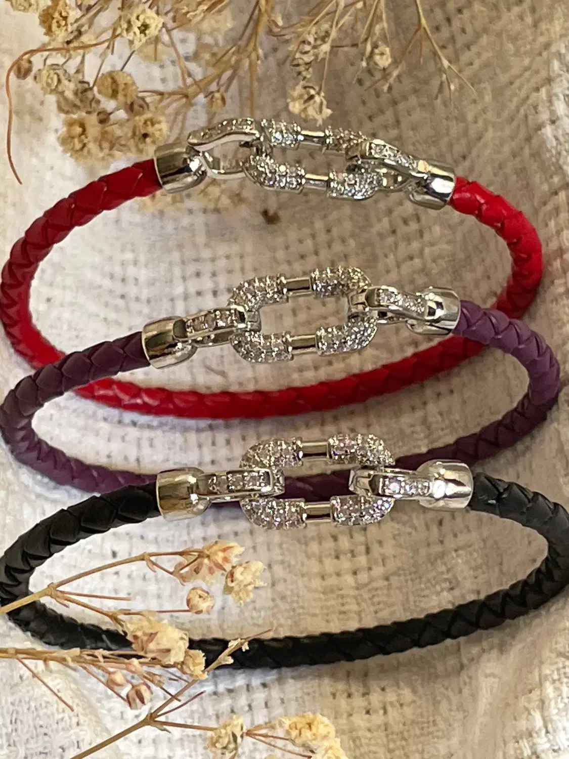 تعدادی دستبند شیک و نو ترند دخترانه|بدلیجات|تهران, مهرآباد|دیوار