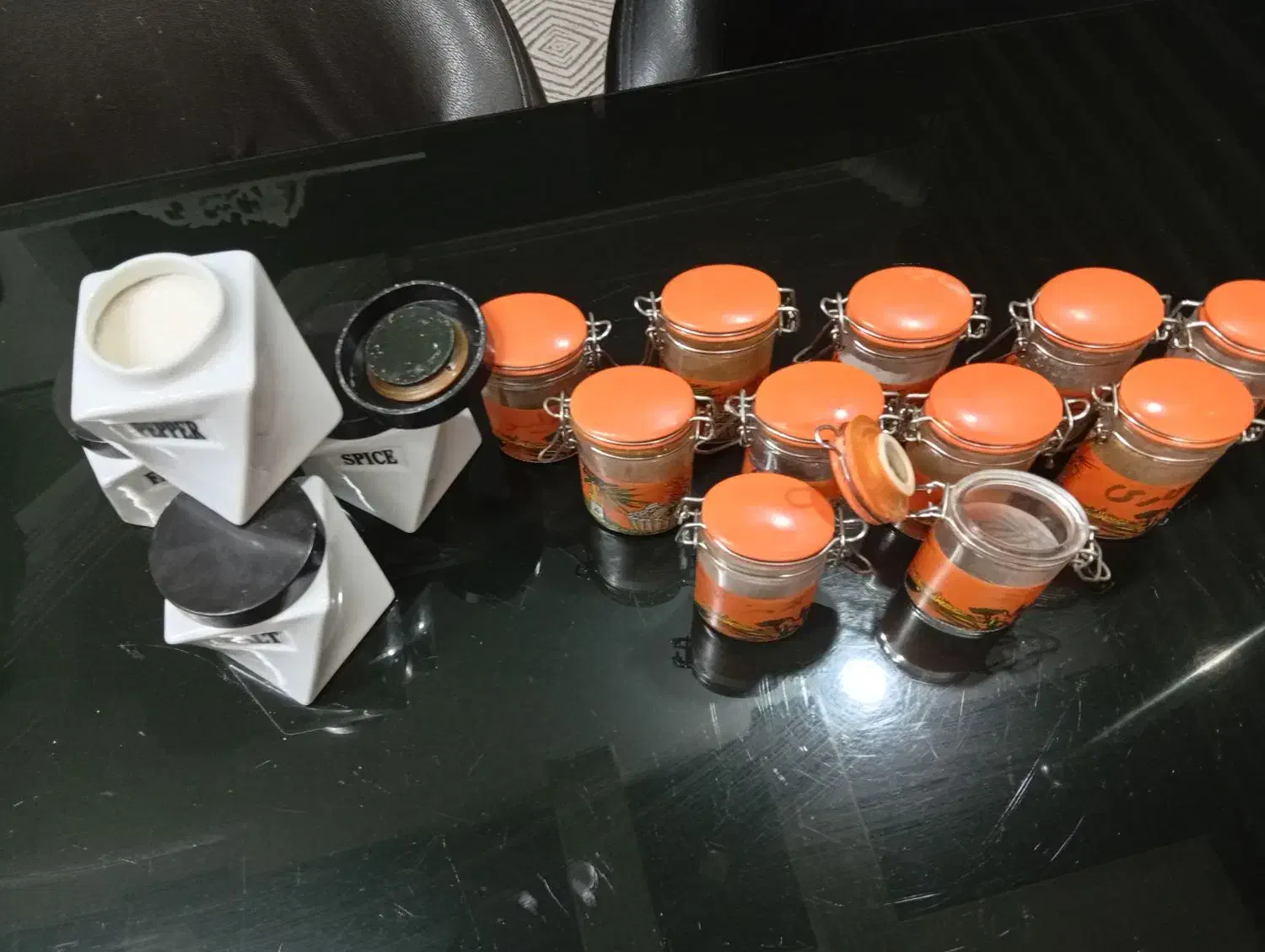 کنار سماوری و جای ادویه|ظروف نگهدارنده، پلاستیکی، یک‌بارمصرف|فردیس, فردیس|دیوار