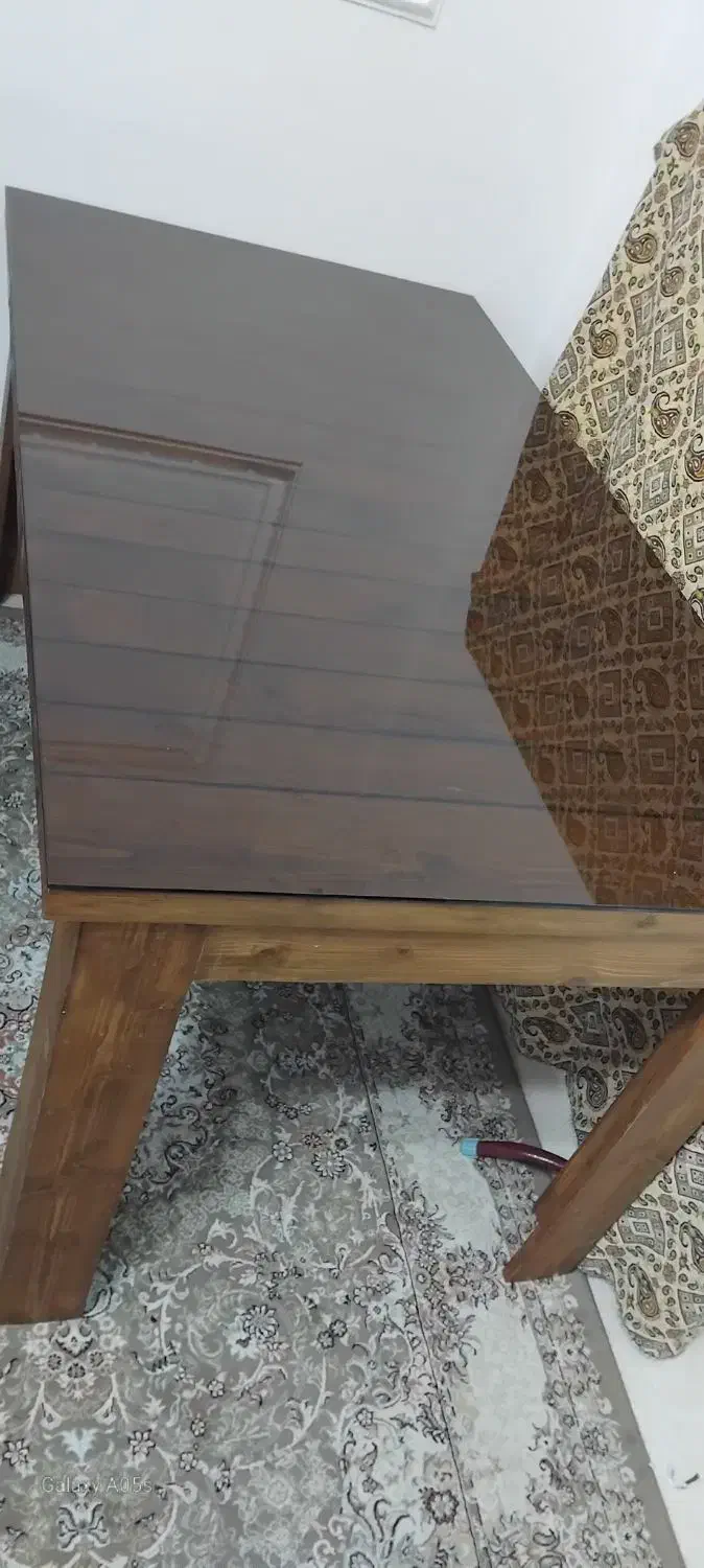 میز نهار خوری  ۶ نفره.بدون صندلی.از چوب نراد|میز و صندلی غذاخوری|رشت, پیرکلاچای|دیوار